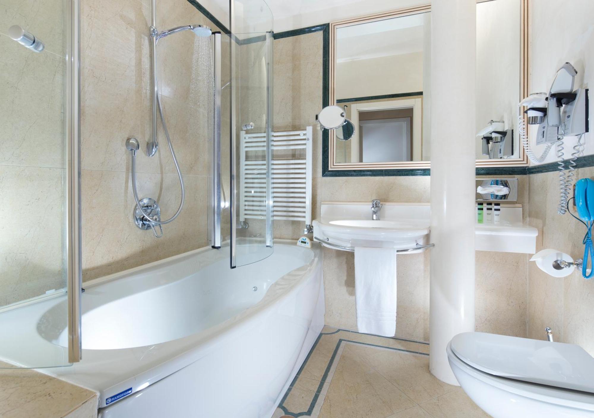 Deluxe Double Room with Balcony and Sea View,709454506:JPEG